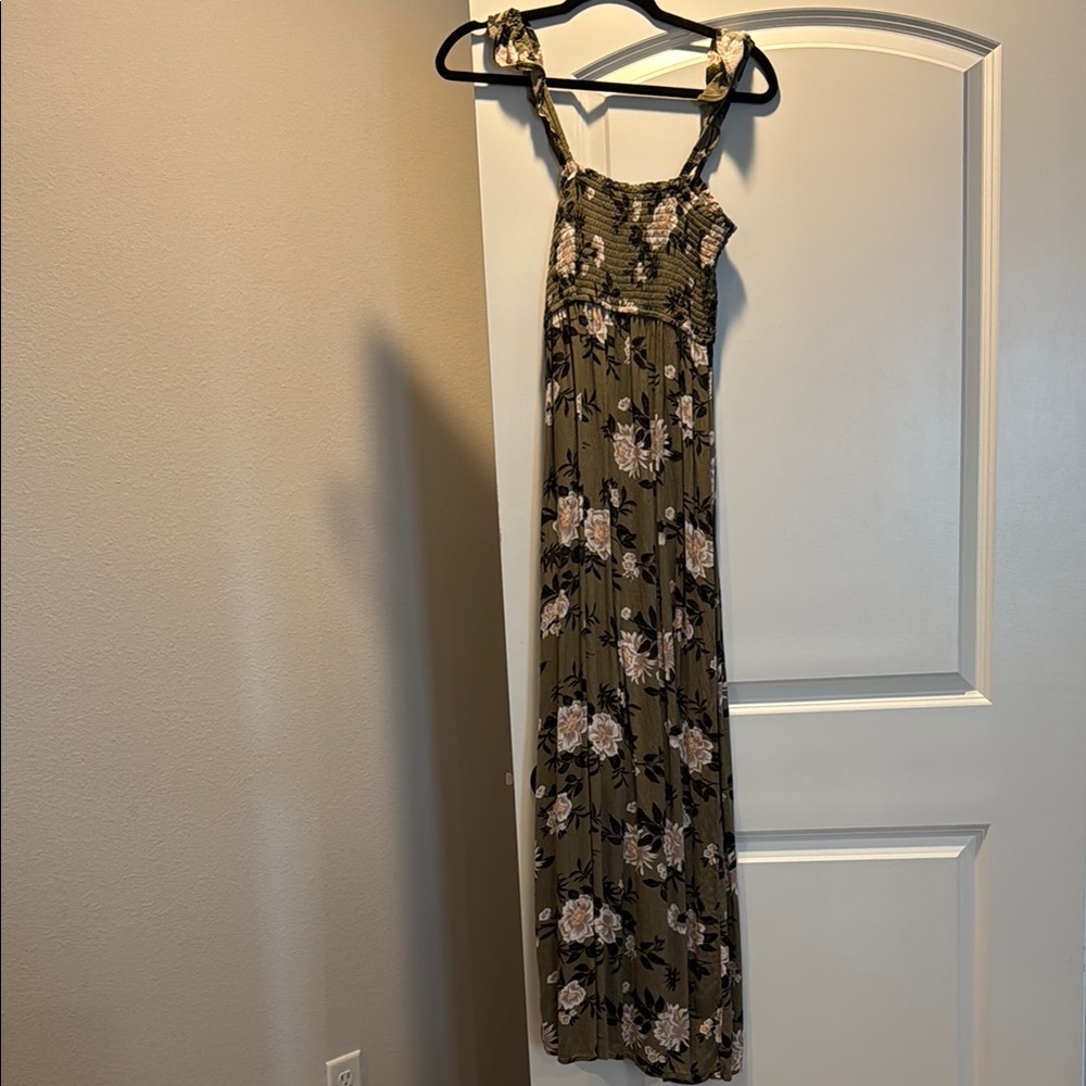 EUC Floral Maxi Dress in Olive Green - Picture 4 of 4